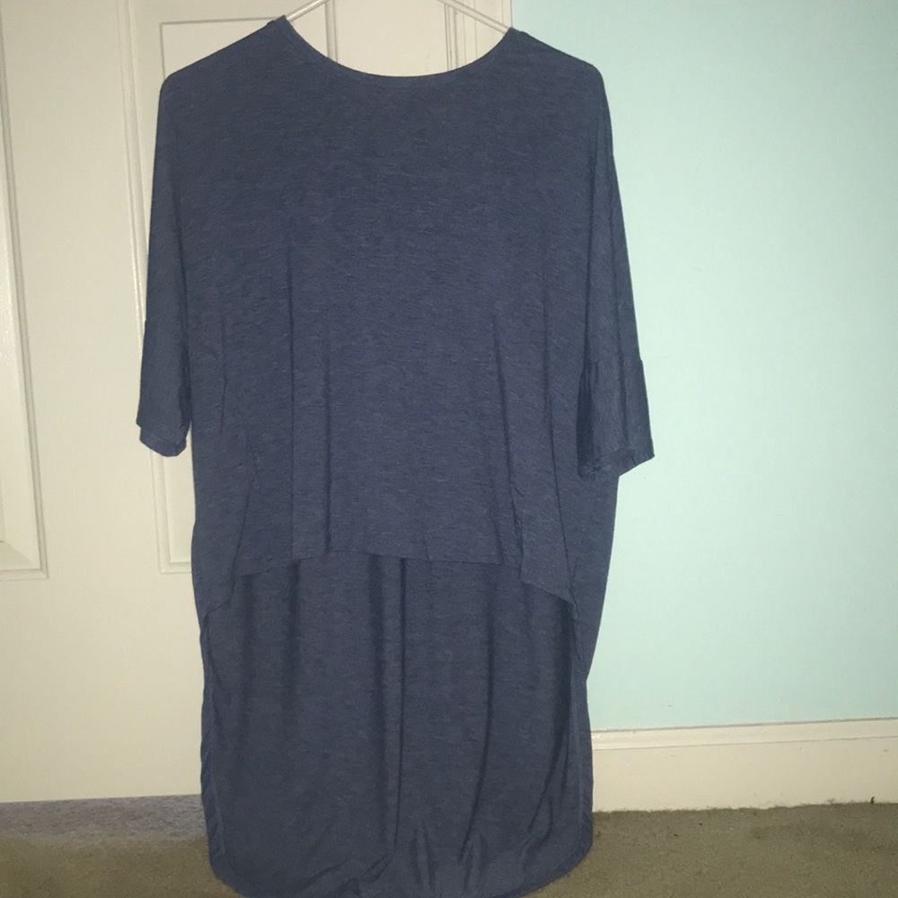 Long in the back/crop top in front-short sleeve